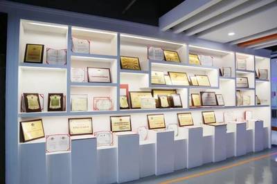 藍(lán)奧股份喜迎南陽市副市長黃鈁蒞臨參觀指導(dǎo)，共話網(wǎng)絡(luò)文化經(jīng)營發(fā)展